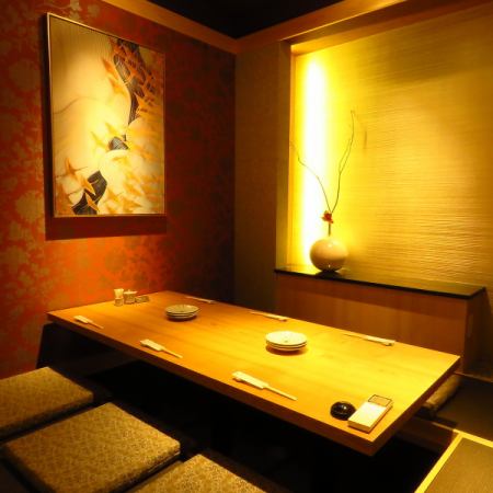 17 sophisticated private rooms with sunken kotatsu tables, where you can experience the modern Japanese atmosphere of Kyoto.