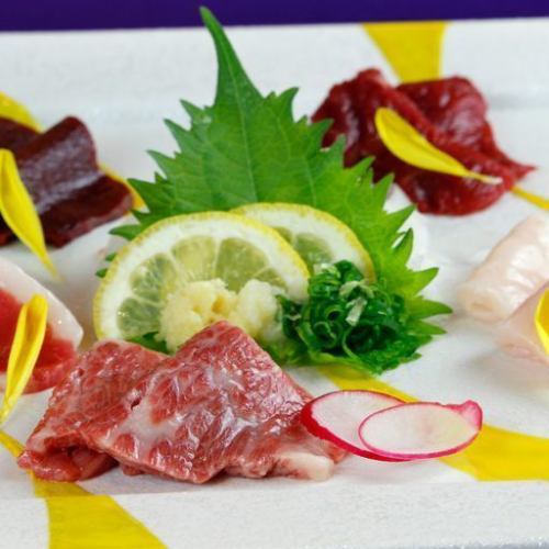 Assortment of five kinds of horse meat sashimi (2 pieces each)