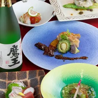 【12月年末盛宴 - 高級懷石料理套餐】包含虎河豚、赤牛、海鮮火鍋等時令食材的懷石料理套餐（共10道菜），含暢飲：10,000日元 ⇒ 8,500日元