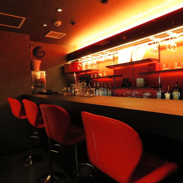 ≪カウンター席で特別な時間を≫当店のカウンター席はバーの様な落ち着いた雰囲気です。もちろんジンギスカンをお召し上がり頂く事も可能ですので、ひと味違う空間でごゆっくりとお食事をお楽しみ下さい。