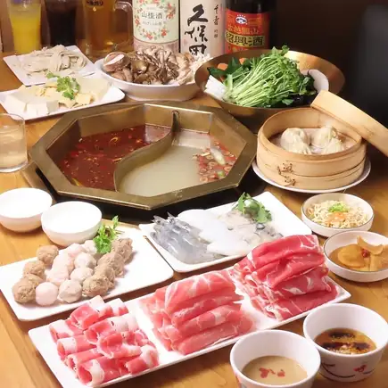11-course meal with 2 hours of all-you-can-drink: "Our #1 Popular! Gorgeous Hot Pot Course" ¥4,800 (tax included). Perfect for parties and welcome gatherings!