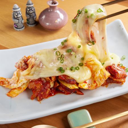 You can enjoy authentic taste such as cheese dakgalbi and gochujang jjigae.