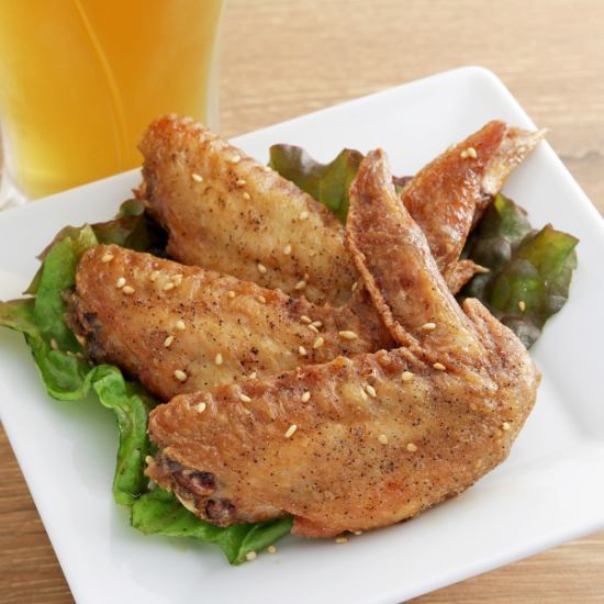 We also recommend Nagoya's famous fried chicken wings with homemade sauce.