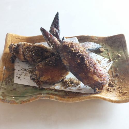 얀 바루 닭 닭 날개 달콤한 매운 튀김 ~ 검은 후추와 검은 설탕 바람 ~