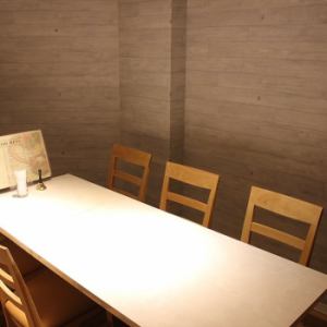 [~ 6 people] We have a complete private room where you can feel the warmth of wood.You can enjoy your meal without worrying about your surroundings.