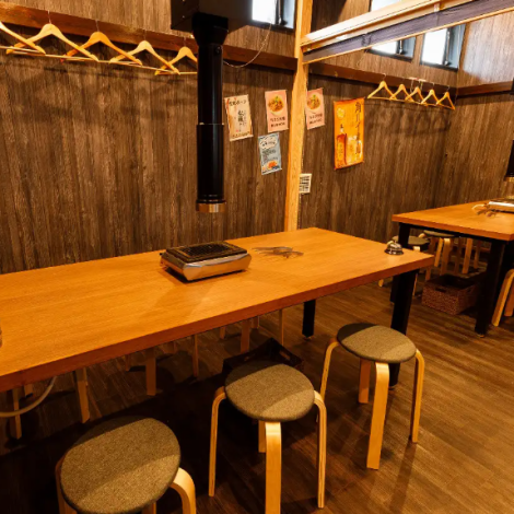 【半個室席ございます!】4名様~最大14名様でお使いいただける半個室席ご用意しております☆仕切りがあるタイプのお席となっておりますので、プライベートに周りを気にせずお食事やご宴会をお楽しみいただけるお席となっております!お席の数が限られておりますので、前日までに空き状況の確認は必須です◎