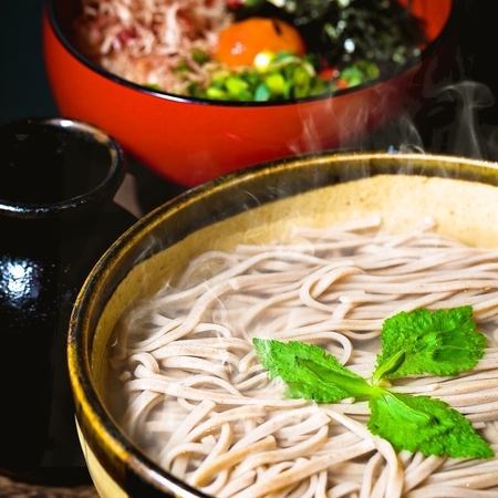 與著名的小芝蕎麥麵和神樂蕎麥麵一起享受[松蕎麥麵]！