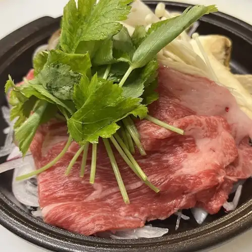 我们还提供小份火锅菜品。