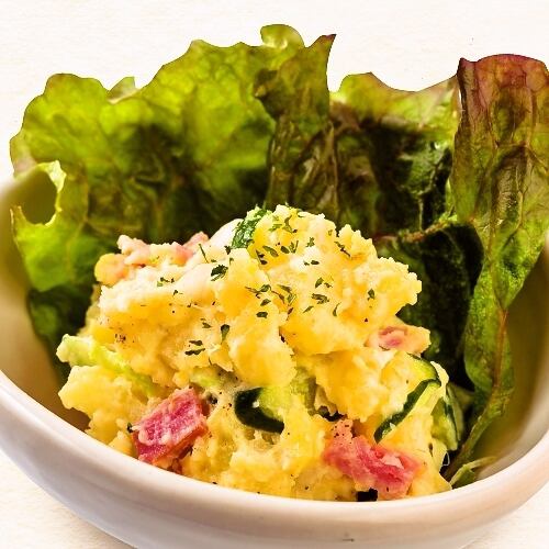 [Specially prepared in-store] Homemade potato salad with lots of ingredients