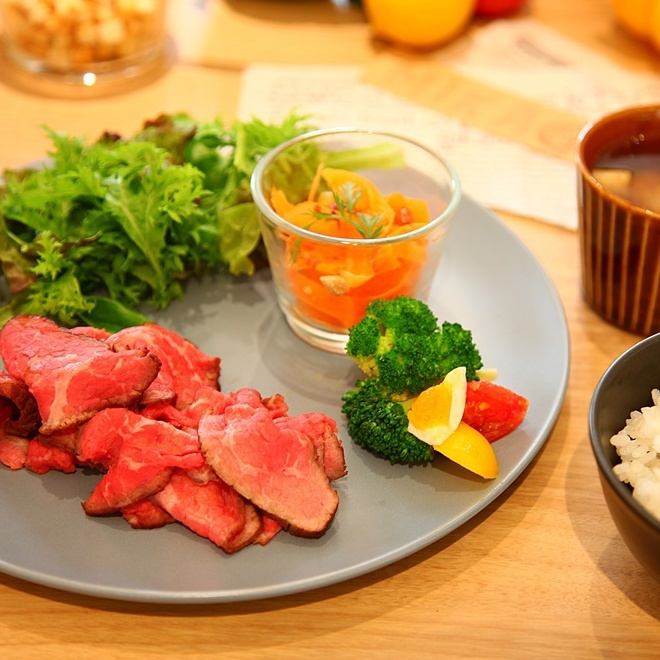 Please enjoy a very satisfying lunch of carefully selected ingredients ♪
