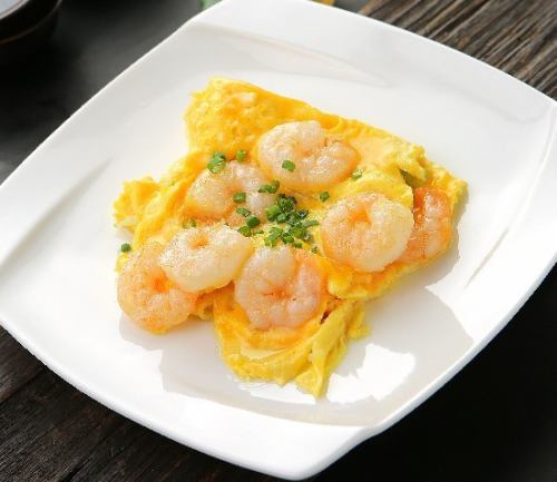 Fluffy fried shrimp and egg