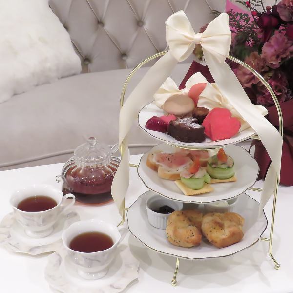 選べる紅茶とパティシエ特製スイーツの贅沢アフタヌーンティーセット:2,500円(税込)