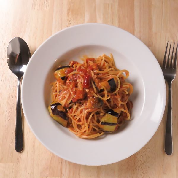 パスタやハンバーグが選べる!食後の焼き菓子&ドリンク付のお得な満喫プレート