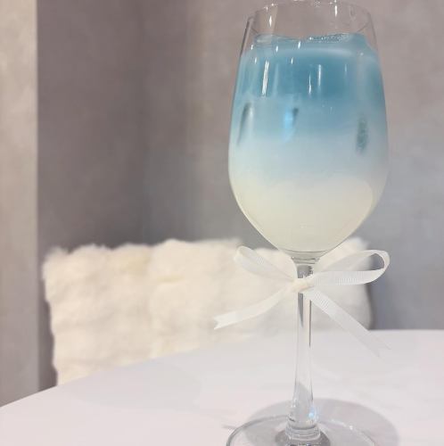 バタフライピーミルクティー(水色)