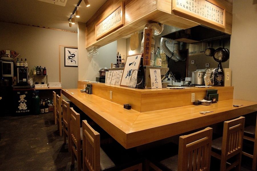 店內明亮而溫暖，充滿了平靜的日式風情，您可以在餐桌上放鬆地享用飲料。