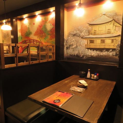 We have private room-style seats that can be used for a wide range of purposes, from small drinking parties on the way home from work to entertainment and dinner.Enjoy lunch, meals, and sake in a Japanese space filled with the warmth of wood.Even a small number of guests can use seats that other guests do not care about.