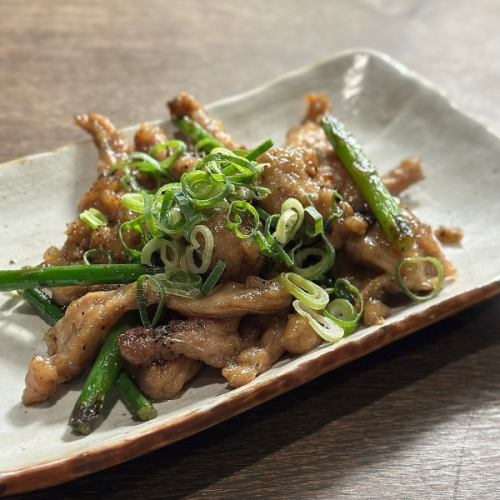 Stir-fried neck and garlic sprouts