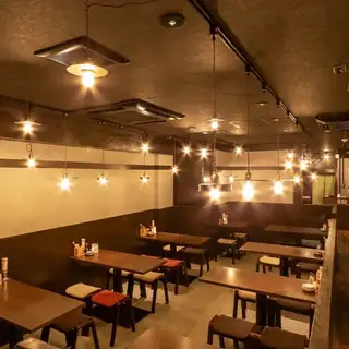 四条駅・烏丸駅周辺でランチのお店を探している方におすすめのうさぎ屋。名物餃子やどて煮をはじめ、お昼から楽しめる料理をご用意しています。京都・四条烏丸で仕事中のランチや休日のお昼ごはんにも便利。安い・美味しい・コスパの良い和食ランチを楽しみたい方もぜひお越しください。