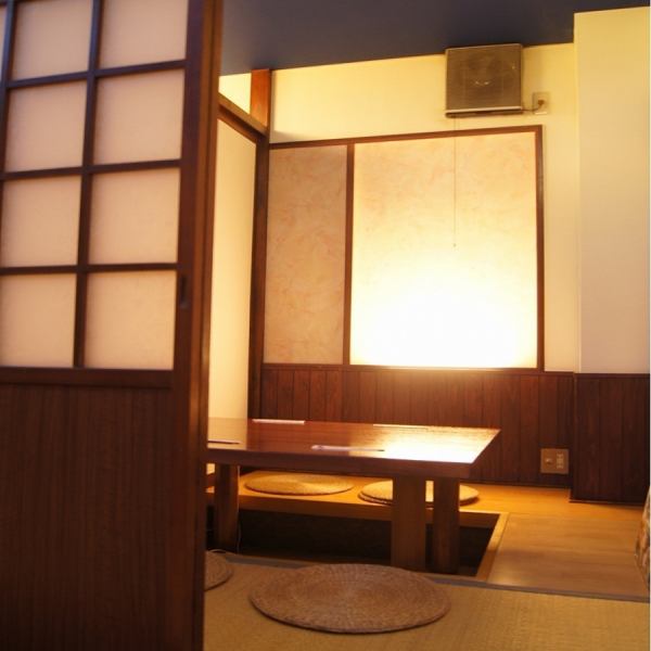 [Completely complete private room] The secret of the popularity is the space where the tatami mats are settled down and the sliding door is very popular. It is also very popular for entertaining.You can enjoy exciting fresh fish dishes in a cozy space like home without worrying about the eyes.