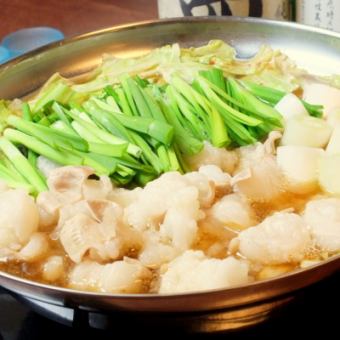[Popular offal hot pot!] Total of 8 dishes recommended by the chef including luxurious offal hot pot *2 hours of all-you-can-drink included for +1500 yen
