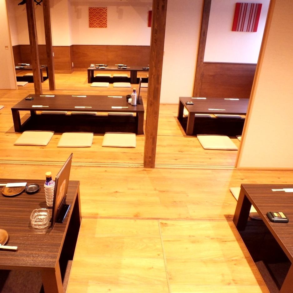 The spacious banquet hall can accommodate up to 55 people! All-you-can-drink course available