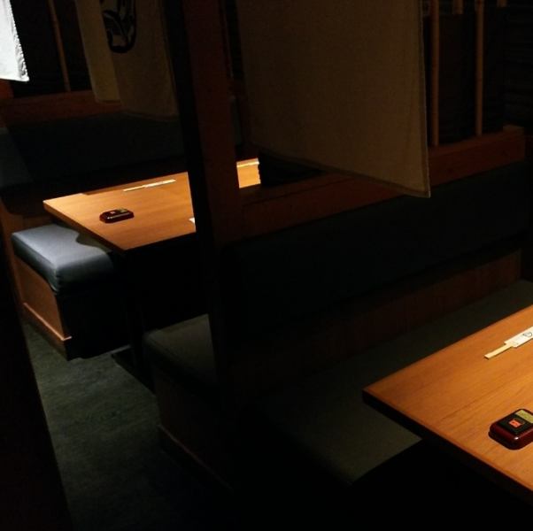 お店の人気席でもある、ボックス席。2名様から6名様までOKで、半個室空間だから、落ち着いてお話しできます。ご指定でお伝えください。