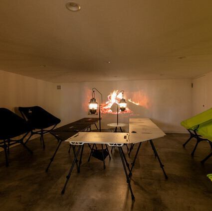 当店は店内でアウトドア気分が味わえます。ゆったりと流れるお時間をお楽しみ下さい。