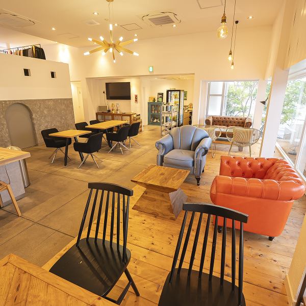 ご家族連れも大歓迎のアットホームな雰囲気◎プロジェクターで炎が映し出される、遊び心あふれるキャンプ風のお席もあり、中人数のプライベートな宴会に最適です!お店の貸切も承っておりますので、周りを気にせず、ゆっくりと特別なパーティーを楽しめます。お気軽にご相談ください♪