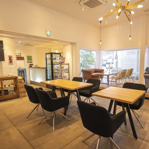 ご家族やご友人との集まりにぴったりな4名席を4席完備!