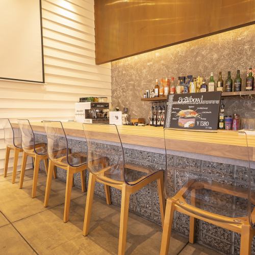 カウンター席を6席ご用意!お気軽にお立ち寄りください。