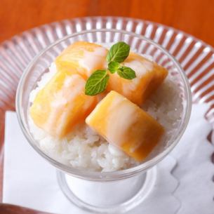 Mango and sticky rice parfait