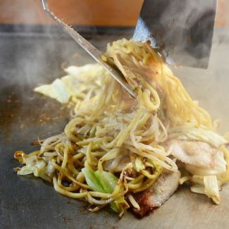 ミックス焼きそば(ブタ、イカ、エビ)