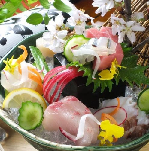 Special dish [Seasonal sashimi platter] 1300 yen per person ~