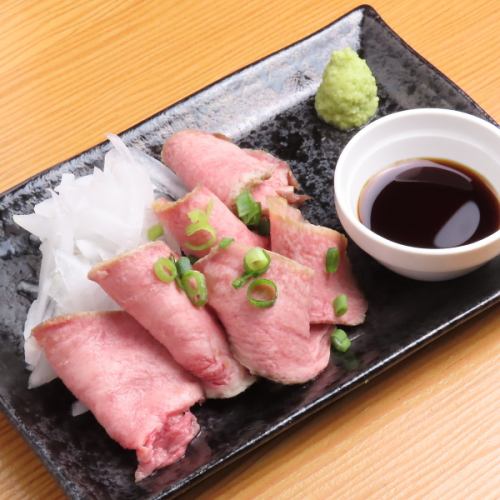 とろけるような食感と旨みあふれる当店自慢の『肉刺し』