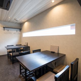 恋人やご家族などの大切な方のお祝いに、落ち着いた空間の当店をご利用ください。旬の食材を使った美味しい料理とこだわりの日本酒が、特別な日を彩ります◎