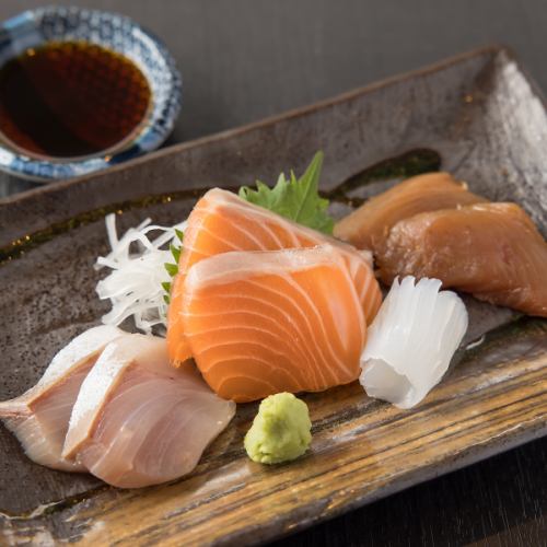 【鮮度抜群の海の幸を堪能！】店主自ら厳選した旬の海の幸を満喫♪"お刺身盛り合わせ" 1種600円(税込)～