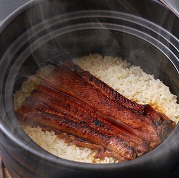 【素材に徹底的に拘り抜いた珠玉の逸品！】旬の味覚をふんだんに盛り込んだ"贅沢土鍋ごはん" 800円(税込)～