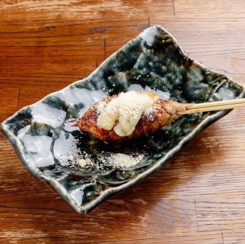 【当店自慢手ごねつくね】つくねチーズ