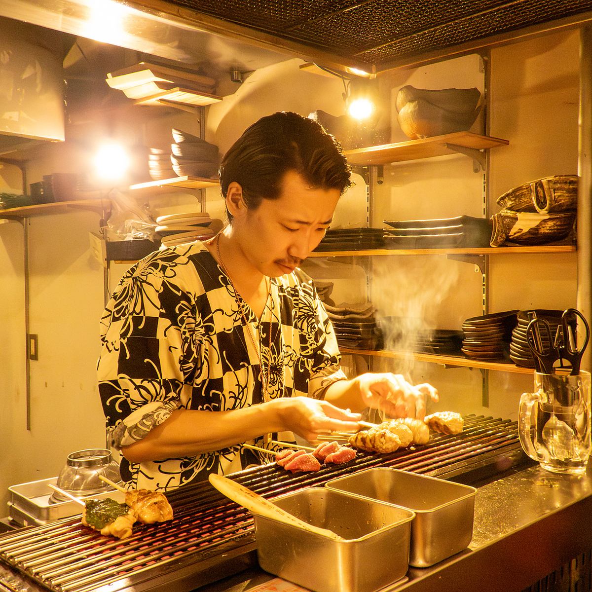 一本一本丁寧に炭火で焼き上げる自慢の焼き鳥！
