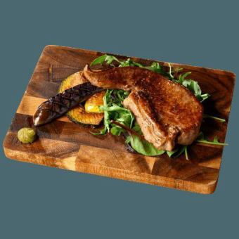 仔牛の牛タン炭火焼き