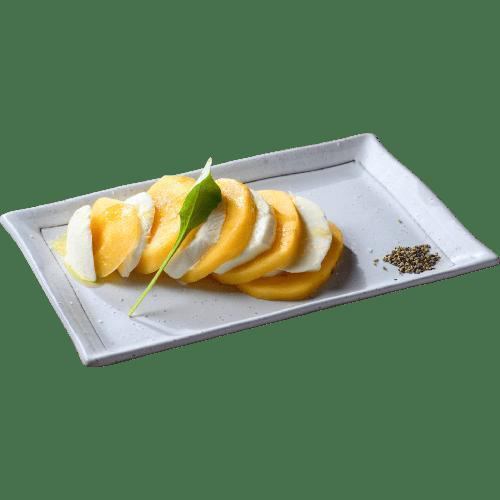 柿とモッツァレラチーズのカプレーゼ