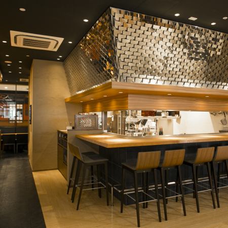 我們推薦您可以在您面前看到okonomiyaki和鐵板燒等手工藝的“對面座位”！