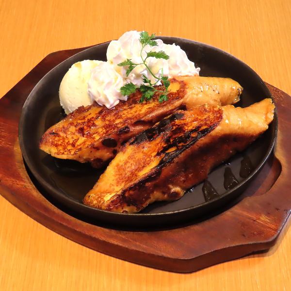 鉄板焼き屋ならでは…スイーツも鉄板で作ります。「鉄板焼きフレンチトースト」は是非食べて下さい!!