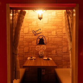 【新宿のカジュアルな居酒屋】木とレンガの温もり空間