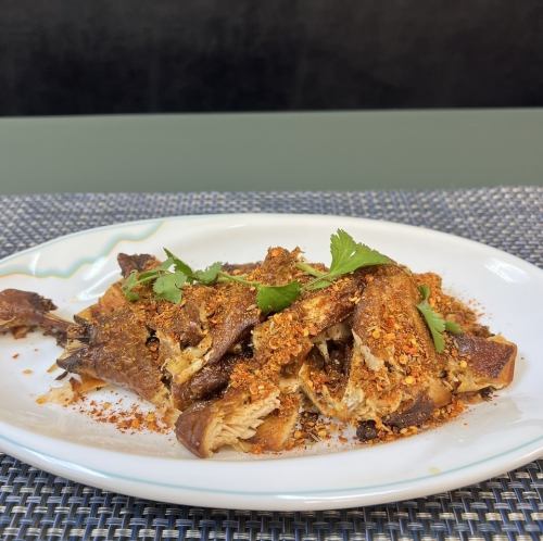 鶏の半身揚げスパイスかけ