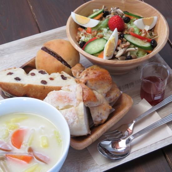 Special bread & seasonal vegetables Fruit salad & soup with plenty of seasonal vegetables
