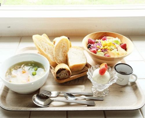 ≪Farm lunch set≫ Bread, salad, and soup