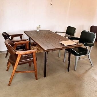 Table for 2 to 4 people
