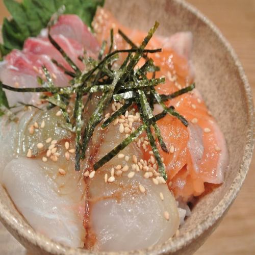 ニャロめし(海鮮丼)