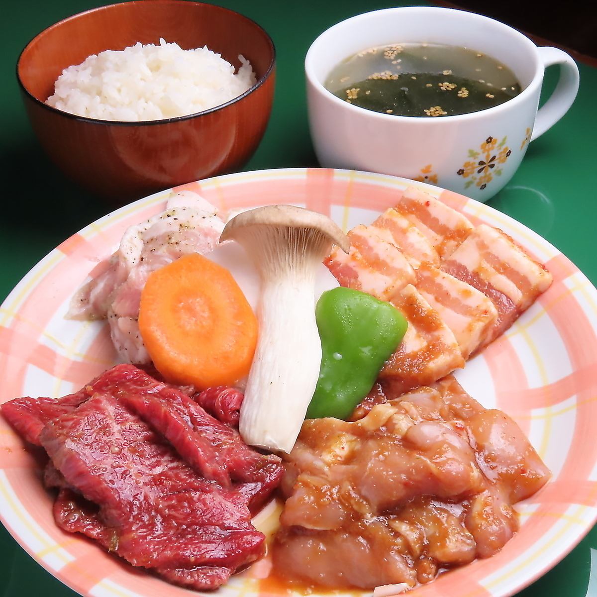 週末はお得なランチセットもご用意！平日もお得なセットあります